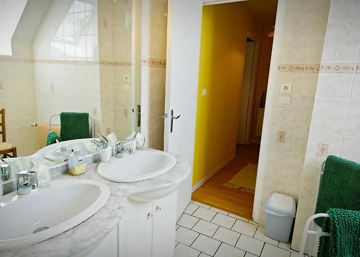 ゲストハウス シャンブル レ サレ