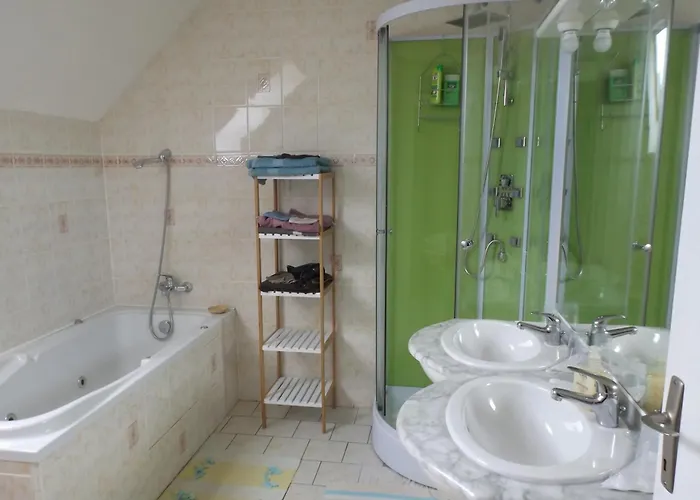 シャンブル レ サレ ゲストハウス