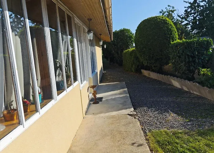 シャンブル レ サレ ゲストハウス 3*