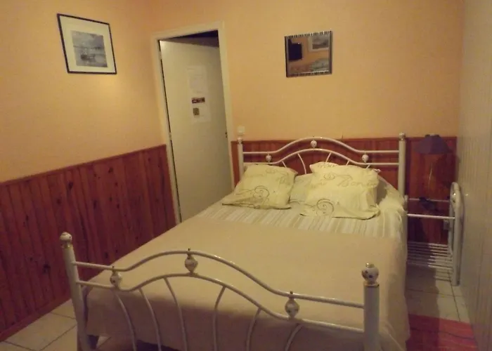 シャンブル レ サレ ゲストハウス ボーヴォワール